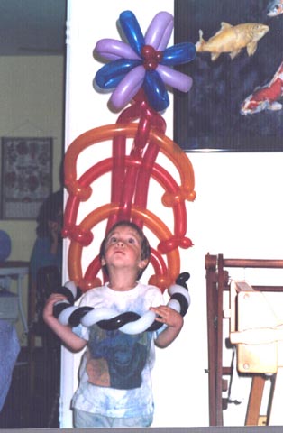 [img width=314 height=480 cacheid=000a379b001d84b87f8750d61a00f9b08c]http://www.soe.ucsc.edu/~karplus/abe/1999/abe-looking-up-at-balloon-hat.jpg[/img]