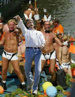 [img width=248 height=320 cacheid=000a3f9a001d9cfad05215b51a00fb3ae0]http://photos1.blogger.com/img/18/1417/320/gay%20parade%20copy.jpg[/img]