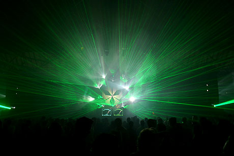 [img width=460 height=307 cacheid=000a441c001daa34bbfb9add1e0002b2b4]http://www.members.lycos.nl/schoenentik/Plaatjes/Lasers%2010%20logo.jpg[/img]