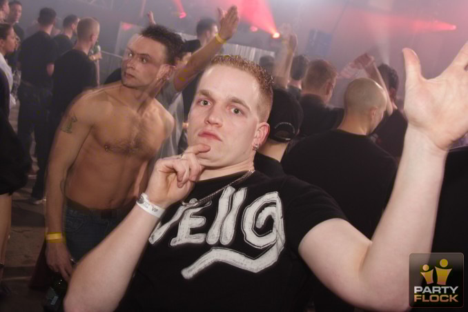 [img cacheid=000a44ea001daced41b5eafd1e0002b34e]https://photo.partyflock.nl/images/names/PARTYID/51974/STAMP/1140648477/IMGID/226099.jpg[/img]