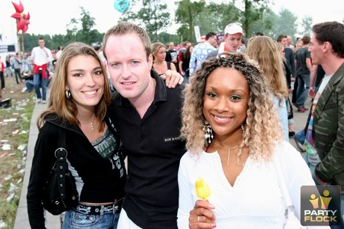 [img width=678 height=452 cacheid=000a49fe001dbcf5fadd2fbf1e0002b5a2]https://photo.partyflock.nl/images/33384/main/188097.jpg[/img]