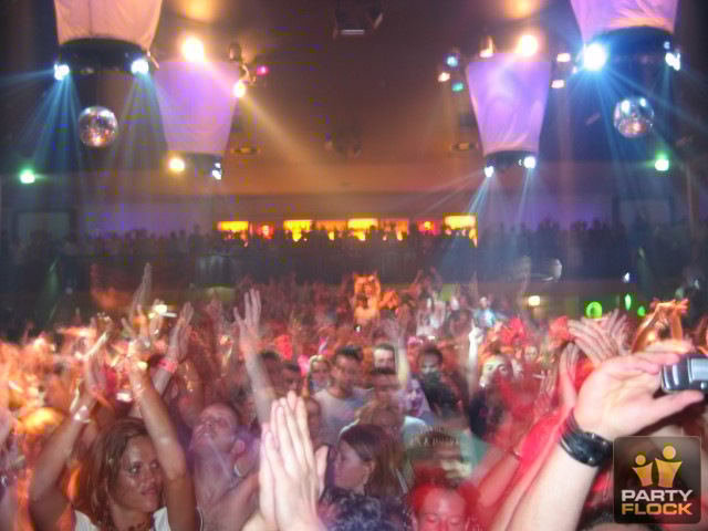 [img cacheid=000a55ef001de430036813b01a00fef41c]https://photo.partyflock.nl/images/46019/main/189744.jpg[/img]