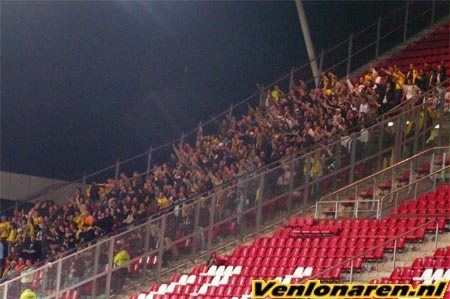 [img width=450 height=299 cacheid=000a93a3001ea25481b47b7e1a010b1ccb]http://members.home.nl/venlonaren1/2005-2006/utr-vvv/08.JPG[/img]