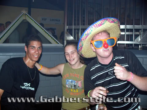 [IMG]http://img.photobucket.com/albums/v609/mo-gaz/OBIE%20NW/HellraiserObiefleurennogeenraarevog.jpg[/IMG]