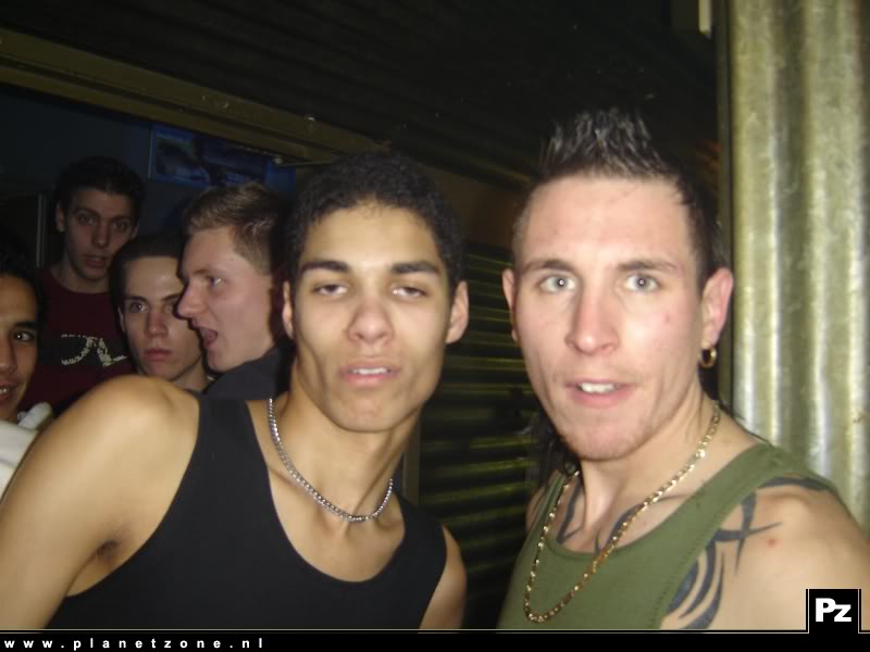 [IMG]http://img.photobucket.com/albums/v609/mo-gaz/OBIE%20NW/Hollywood_04-02-2006obieenjohn.jpg[/IMG]