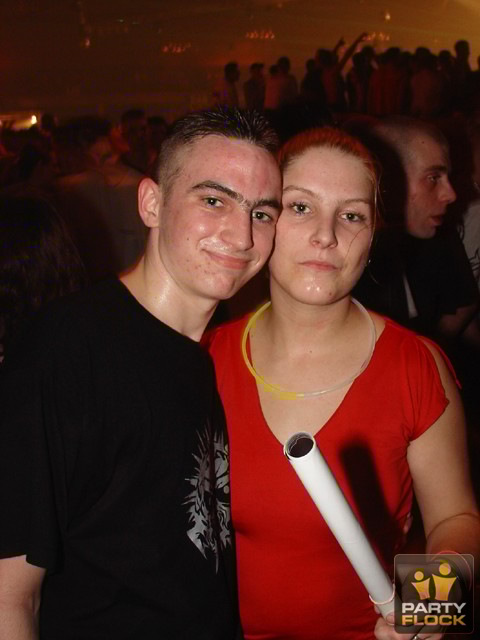 [img cacheid=000af8e4001fd4ecfe08085f1e00031e58]https://photo.partyflock.nl/images/31630/main/146206.jpg[/img]