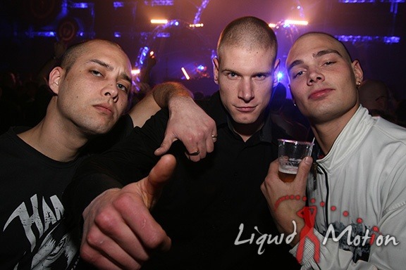 [img width=576 height=384 cacheid=000afeb2001fe5d9f3b91c7f1e0003235d]http://www.liquid-motion.nl/e107_plugins/coppermine_menu/albums/promo2009/IMG_3620.jpg[/img]