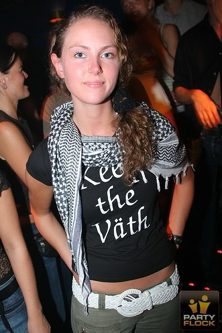 [img cacheid=000b51b20020c9719f97cffb1a012e71a2]https://photo.partyflock.nl/images/46868/main/201874.jpg[/img]