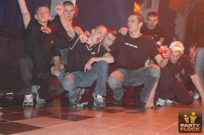 [img cacheid=000b604a0020f27c770f6cb41a012fe2d1]https://photo.partyflock.nl/images/31671/main/139222.jpg[/img]