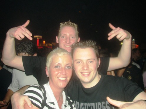 [img width=496 height=372 cacheid=000b856400214a49b02ce4f21e00036460]http://stelletjuhh.tweakdsl.nl/partyflock/Qlimax_25-11-2006/Qlimax_25-11-2006_08.JPG[/img]