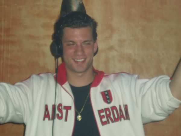 [img width=600 height=450 cacheid=000bc3120021dc59e98b62551a013e6bd3]http://i1.tinypic.com/o58i7p.jpg[/img]