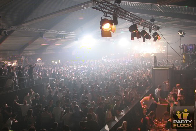 [img cacheid=000bfdff002280b89a4347461e0003af9c]https://photo.partyflock.nl/images/52002/main/220631.jpg[/img]