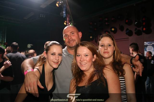 [img width=640 height=426 cacheid=000c80da0023ff4b16afebc91e00041d18]https://album.partyflock.nl/2866409.jpg[/img]