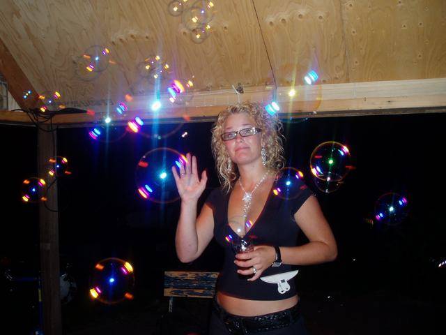 [img width=640 height=480 cacheid=000c859b00240befb5dfd58f1a0174d75f]http://img116.imageshack.us/img116/7421/deelifeestjebijdominique314gp.jpg[/img]