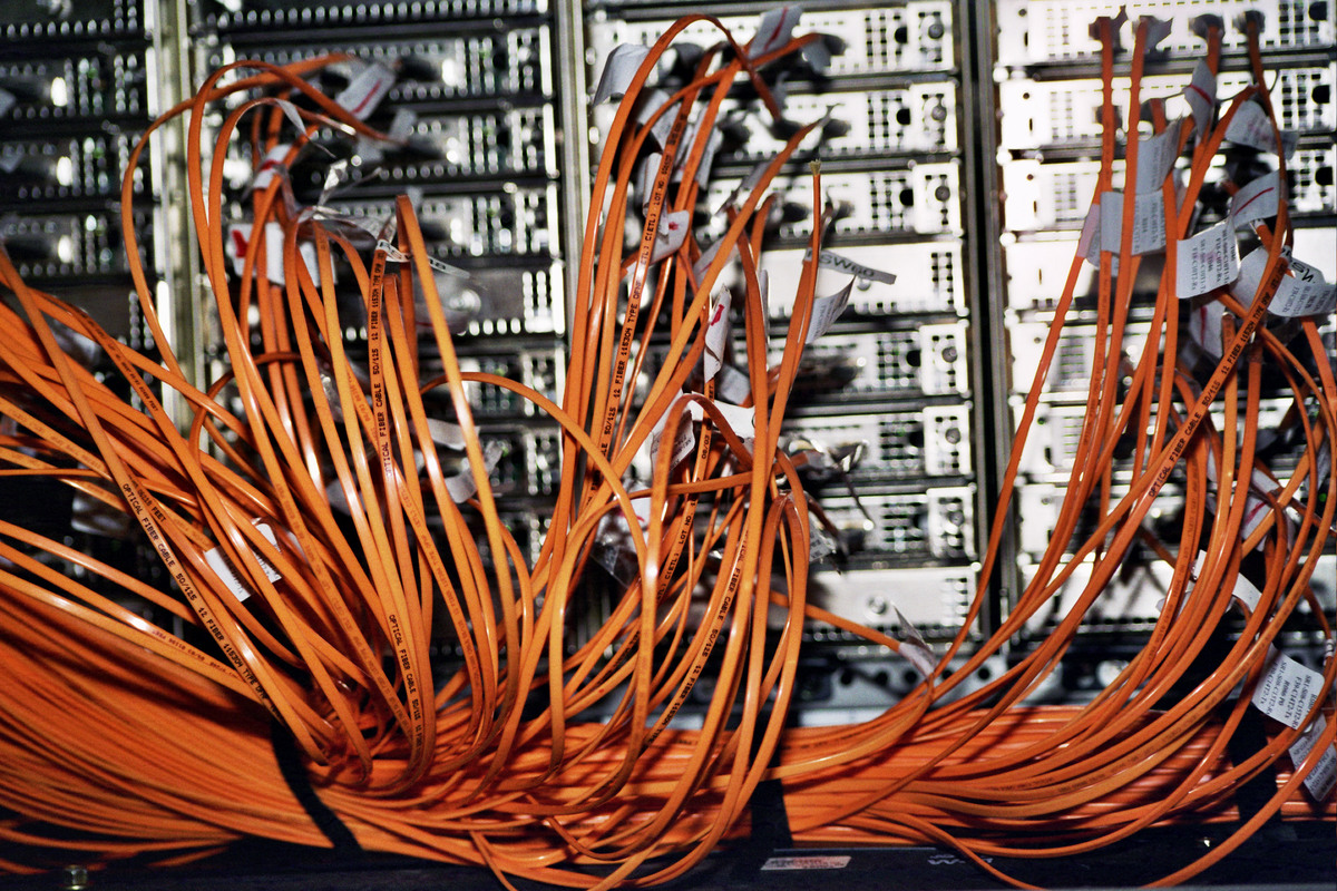 [img width=600 height=400 cacheid=000c87e2002411d8d51571b51a017543e6]http://www.fz-juelich.de/zam/CompServ/graphics/Jump-FC-Kabel.large.jpg[/img]