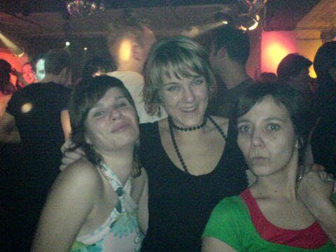 [IMG]http://i23.photobucket.com/albums/b388/electrabelle/sansbday2006022.jpg[/IMG]