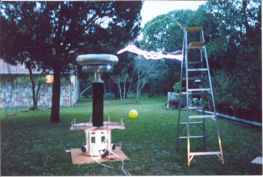 [img width=676 height=455 cacheid=000ca7c300246c39ed84e7d51a017daa17]http://albachten.com/rudy/bobs_tesla_coil/tesla3.jpg[/img]