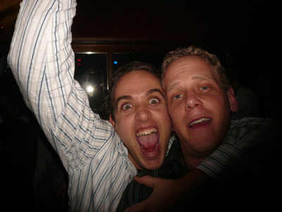 [img width=400 alt=Dave-en-ik cacheid=000ccefb0024da376d7bf6031e00045d09]http://pics.roerstaafjes.nl/partyflock/bubbels-newyear-dave.jpg[/img]