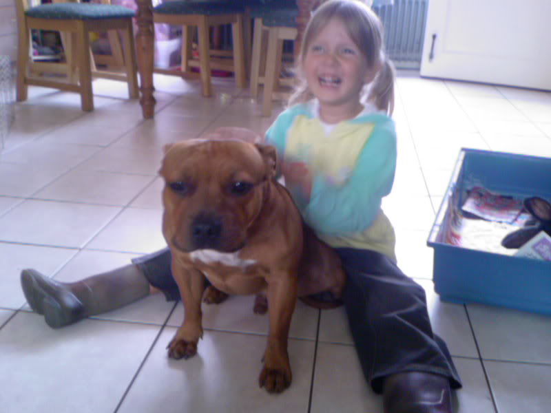 [img width=640 height=480 cacheid=000cd2eb0024e56553922f8b1a018b9de2]http://i3.photobucket.com/albums/y67/maula/celineenceejay15-08-2006.jpg[/img]