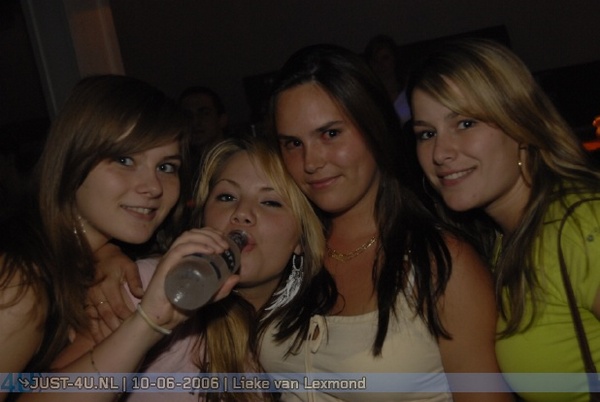 [img width=600 height=402 cacheid=000cd58e0024ec1c9dea3ba11a018c741d]http://images.sugababes.nl/user_pics/413/413369_9557431f51.jpg[/img]