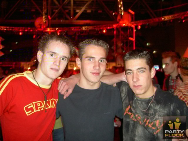 [img cacheid=000ce5ec00251ab7d905271a1e00046fca]https://photo.partyflock.nl/images/10715/main/72474.jpg[/img]