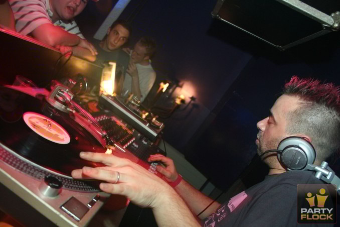 [img cacheid=000d16f80025a0cd3caee4871a01a1f859]https://photo.partyflock.nl/images/64853/main/280820.jpg[/img]