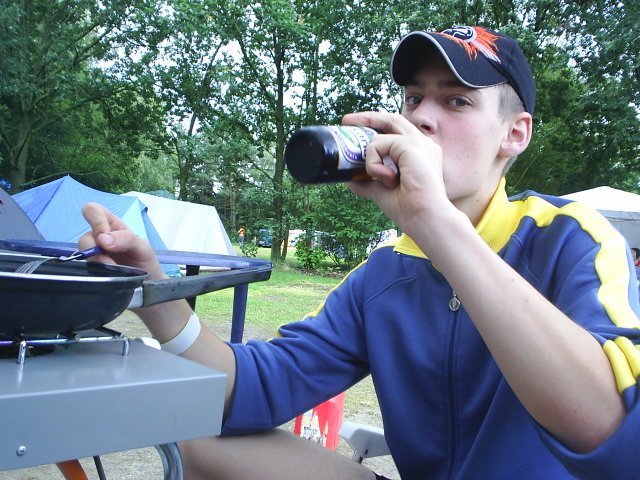 [img width=640 height=480 cacheid=000d77a10026a7e4712765591a01bdd871]http://members.home.nl/jankerkhof/Ommen%202004/photos/Afbeelding%20016.jpg[/img]