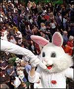 [img width=150 height=180 cacheid=000d993c0026fc913e0218ea1a01d581e4]http://news.bbc.co.uk/olmedia/690000/images/_691299_rally150.jpg[/img]