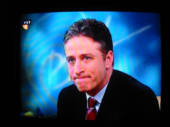 [img width=557 height=417 cacheid=000dab9c00272c01b74bc3d01a01ccc9b8]http://www.tv-willemijn.nl/wp-content/jonstewart.jpg[/img]