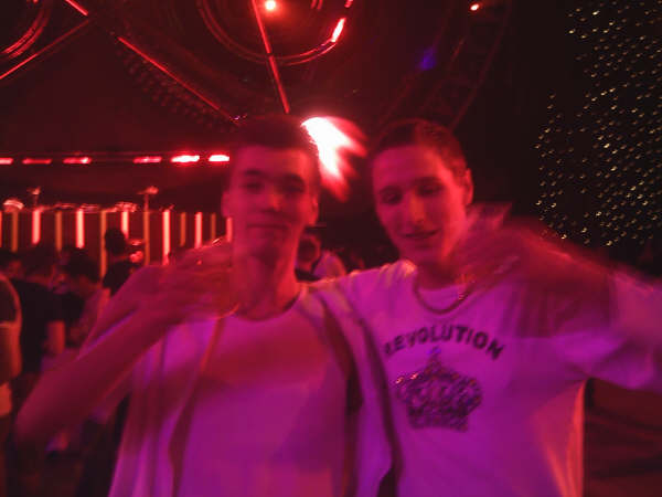 [img cacheid=000dc5ec0027700a293cce751e00056587]http://img183.imageshack.us/img183/1343/sandorwouterqlimax5kn.jpg[/img]