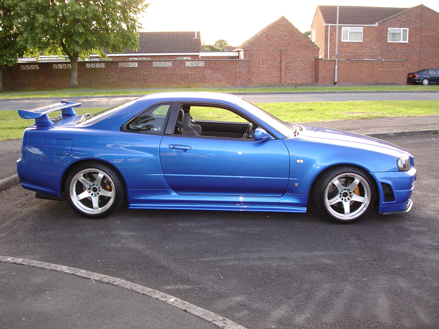 [img width=640 height=480 cacheid=000dd55200279be2c20f5f0c1a01d9ac63]http://www.superficial.net/images/wp-site/cars/r34side1.jpg[/img]