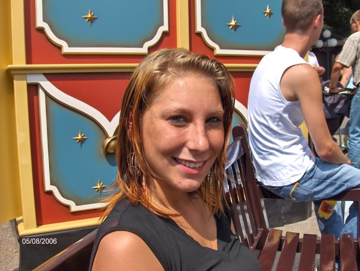 [img width=712 height=536 cacheid=000ddb7d0027acefecf528da1e00058152]http://i34.photobucket.com/albums/d105/army-girl1/BuitenJeanine.jpg[/img]