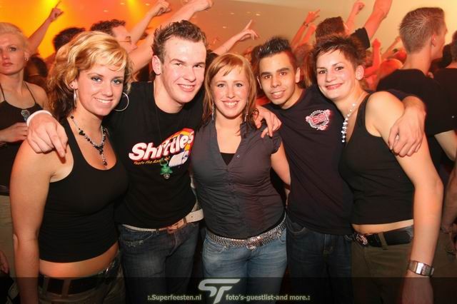 [img width=640 height=426 cacheid=000dfa4c0027fba91cd8e8d81a01e49df4]https://album.partyflock.nl/8143039.jpg[/img]