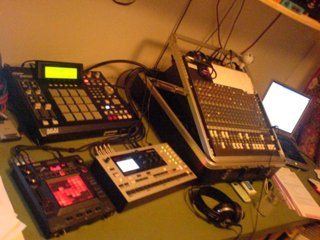 [img width=640 height=480 cacheid=000e100d002834d48d9026f11a01eabc1d]http://www.RobbieNerve.com/img/vanlinks.jpg[/img]