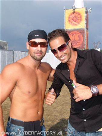 [img width=338 height=450 cacheid=000e21d600286100726f4c8d1e0005d9d2]http://be1.pixagogo.com/S5ZPME!p4eqrPisgBW871eQB-Ocdn-QTfJXPX1Pu5kUpyq8-DNdNDXEzcLwnfG86NhTQDOuld2olvl7j3EHSHHw4YUnbiLbnOyPdHs1YDbabCaaovQk4p4ZiEL49SEFOGmFIUyVpvYZqCyNCVQdRPKvaWeTCGJQTx6I023zXR2wc!yfFqQxOZwXw__/20060805_solar_2006_447.jpg[/img]