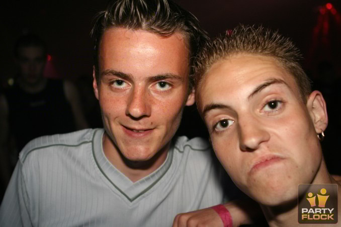 [img width=678 height=452 cacheid=000e2d0700287c0deb6e4a691a01f1fde1]https://photo.partyflock.nl/images/58388/main/252087.jpg[/img]