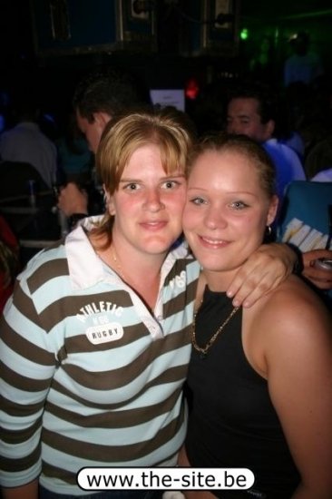 [img width=366 height=550 cacheid=000ea7220029ace4280cc6d91e00069c4e]http://www.fotothing.com/photos/f71/f71b181980e61c5198b3f5a33ad1b4df.jpg[/img]