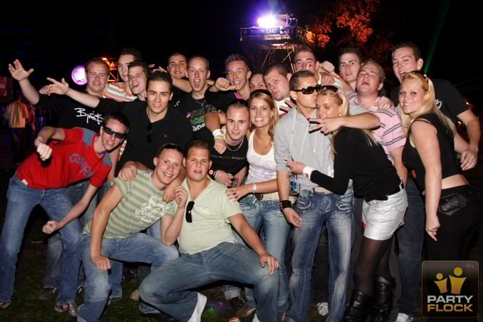 [img cacheid=000eaa1b0029b3da031fa7f31e0006a2d1]https://photo.partyflock.nl/images/65611/main/276242.jpg[/img]