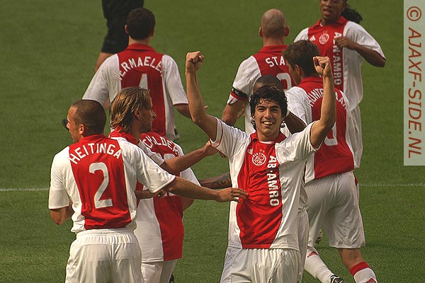 [img width=600 height=400 cacheid=000f40be002b09bb83c052d21e0007e2c7]http://www.ajaxf-side.nl/fotos/2007/0826ajax-heerenveen21.jpg[/img]