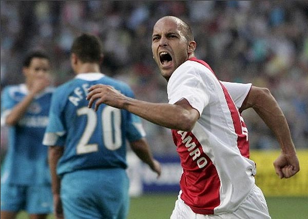 [img width=600 height=427 cacheid=000f40c0002b09bfdd8ca24e1e0007e2c7]http://www.ajaxf-side.nl/fotos/2007/0811ajax-psv_2.jpg[/img]
