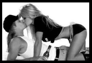 [img width=297 height=206 cacheid=000f516d002b2d0f36d960361e00080eff]http://i149.photobucket.com/albums/s46/Patty_vanderValk/sexyyyyy.jpg[/img]