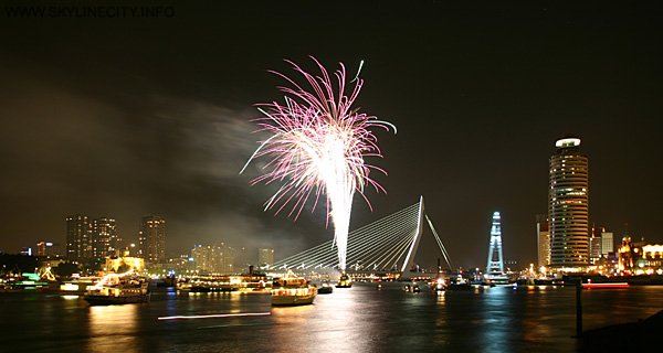 [img width=600 height=320 cacheid=000f94ab002bbadafdafffe51a0243951b]http://www.worldwebtravel.eu/content_images/a.%20skyline%20vuurwerk.jpg[/img]
