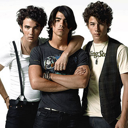 [img width=250 height=250 cacheid=00100512002c9bb4ebd02cae1e000daaff]http://www.teenidols4you.com/blink/Actors/joejonas/TI4U_u1216946742.jpg[/img]