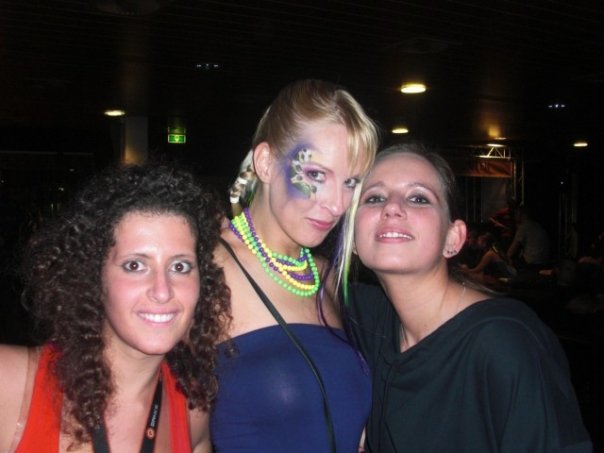 [img width=604 height=453 cacheid=00100ca0002caa7e3bc5f4031e000e47d0]http://img186.imageshack.us/img186/7906/qlimaxmomyau4.jpg[/img]