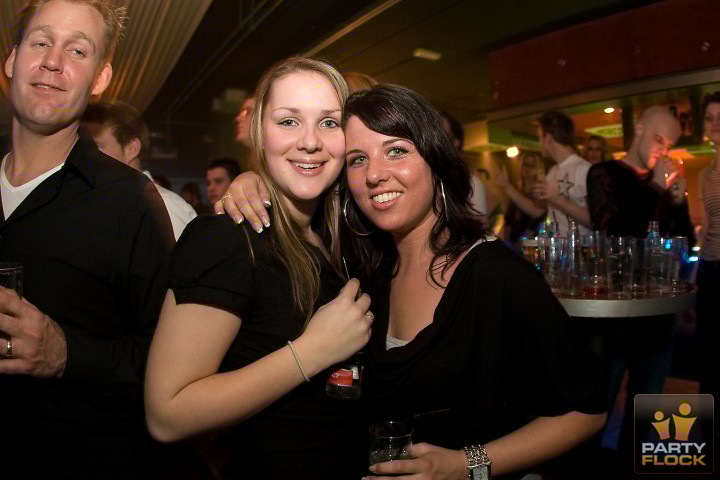 [img width=720 height=480 cacheid=001052ca002d2aa3eebc95f71a026cf7a7]https://photo.partyflock.nl/images/139056/main/484350.jpg[/img]