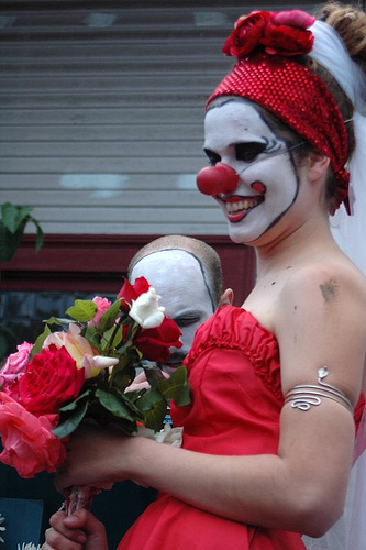 [img width=333 height=500 cacheid=001113b4002e648cef4e16871a02a33c05]http://www.theperfectwedding.nl/blog/wp-content/uploads/2009/10/clown-bruid.jpg[/img]