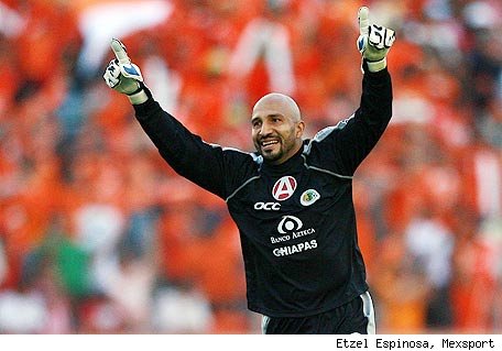 [img width=456 height=319 cacheid=00113f45002ea3988d74dc641a02ac4fee]http://www.blogcdn.com/www.fanaticos.com/media/2010/03/mexico-oscar-perez-456.jpg[/img]