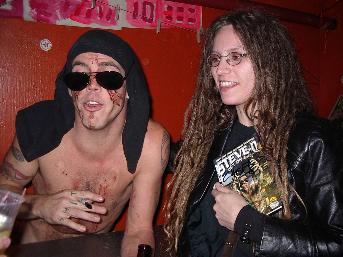 [img width=1024 height=768 cacheid=00115fa6002ed05a39f1672d1a02b208e6]http://www.emma-o.net/Pix/EmmaO_SteveO.jpg[/img]