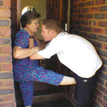 [img width=365 height=363 cacheid=00117042002ee5c74730cba51a02b4d2e8]http://www.insidesocal.com/tomhoffarth/groin-kick.jpg[/img]