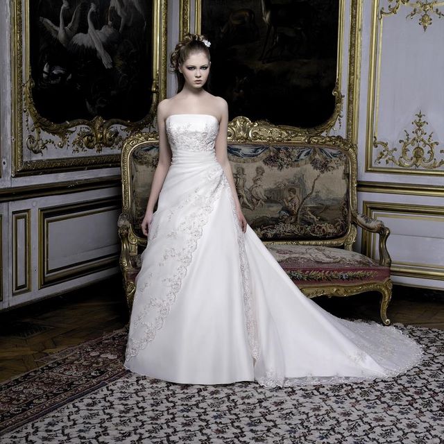 [img width=640 height=640 cacheid=0011a2aa002f27fa3db319441a02be3ace]http://www.bruidsmode.nl/dames/images/588_original.jpg[/img]